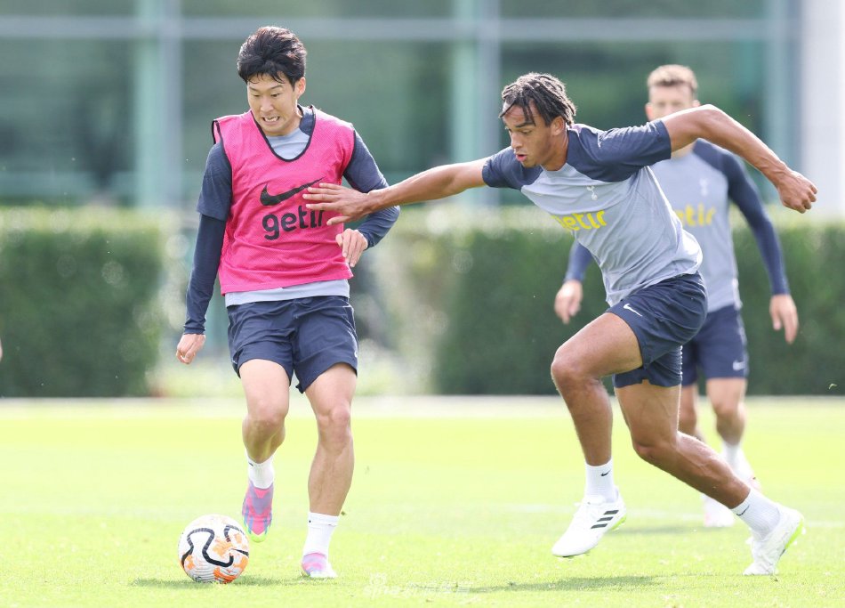 伤缺席的情 伤缺席的情